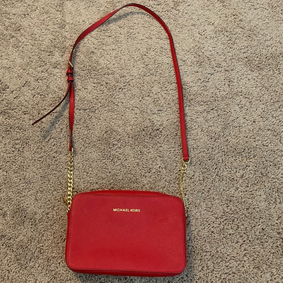 Michael Kors Handbags - Michael Kors Jet Set crossbody purse